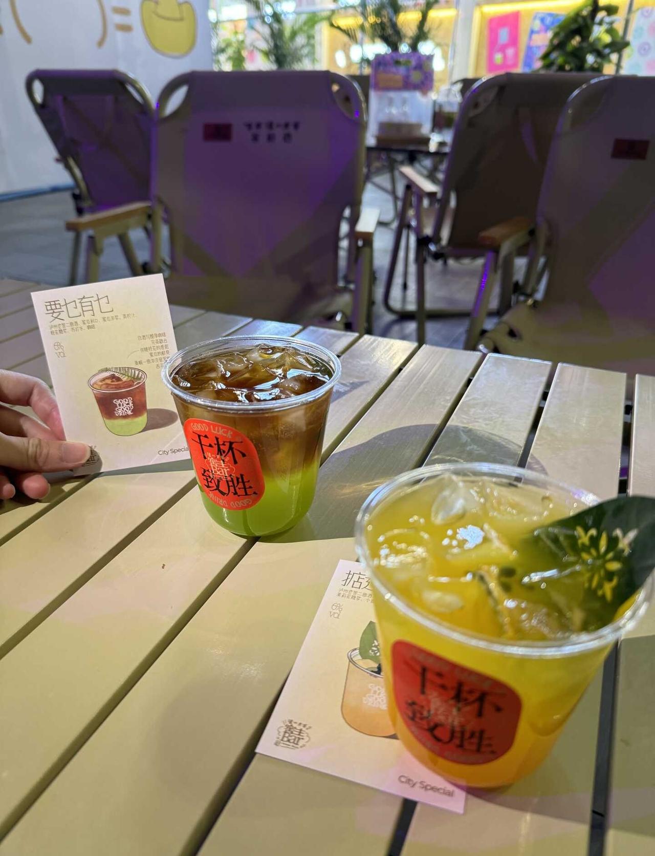 谁懂啊！被这两杯特调治愈了一整个夏天
夏天的快乐，是这两杯清爽特调给的！
青柠咖