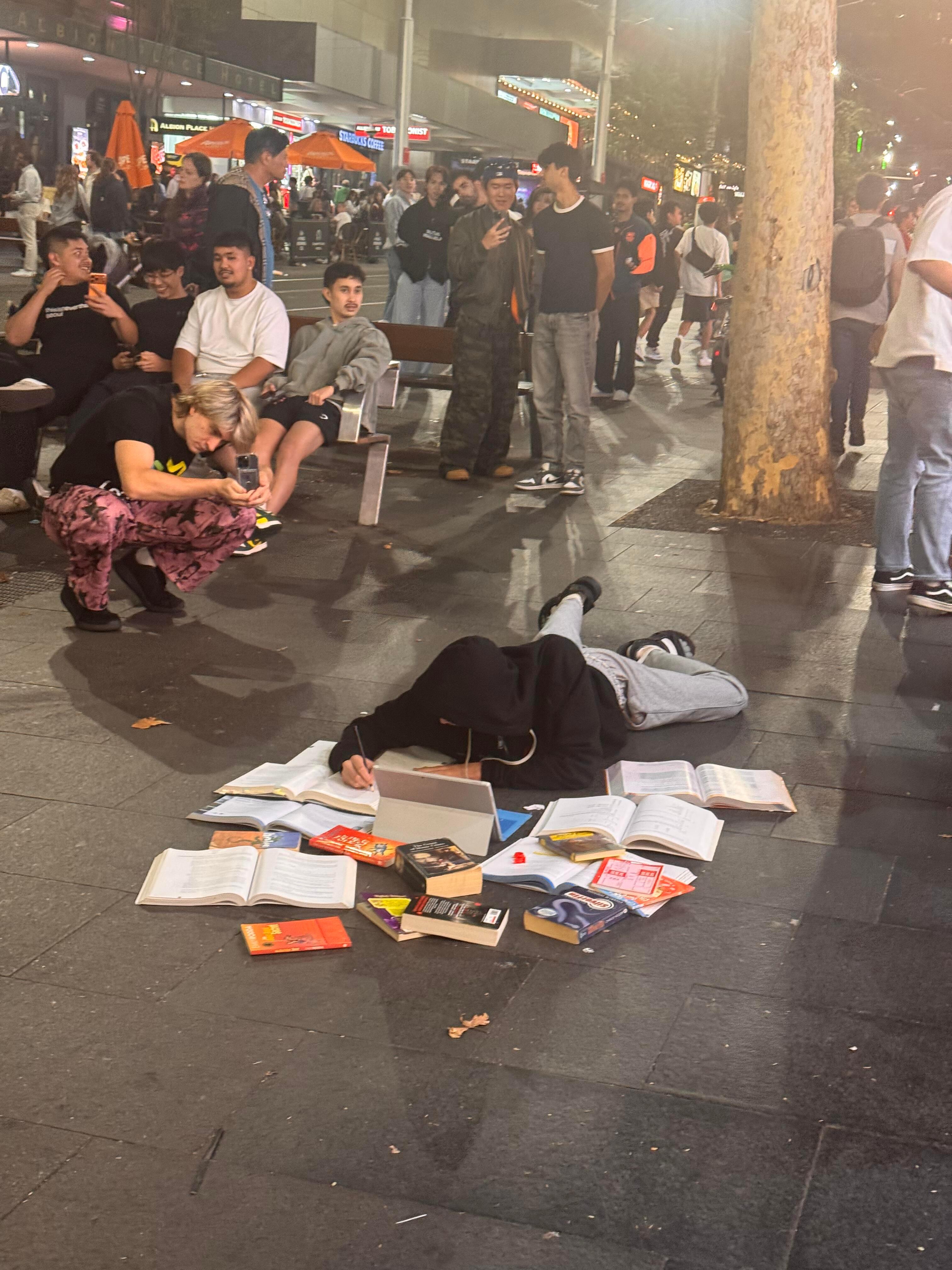 当代大学生期末周的精神实况夸年特别行动全网热点共创计划