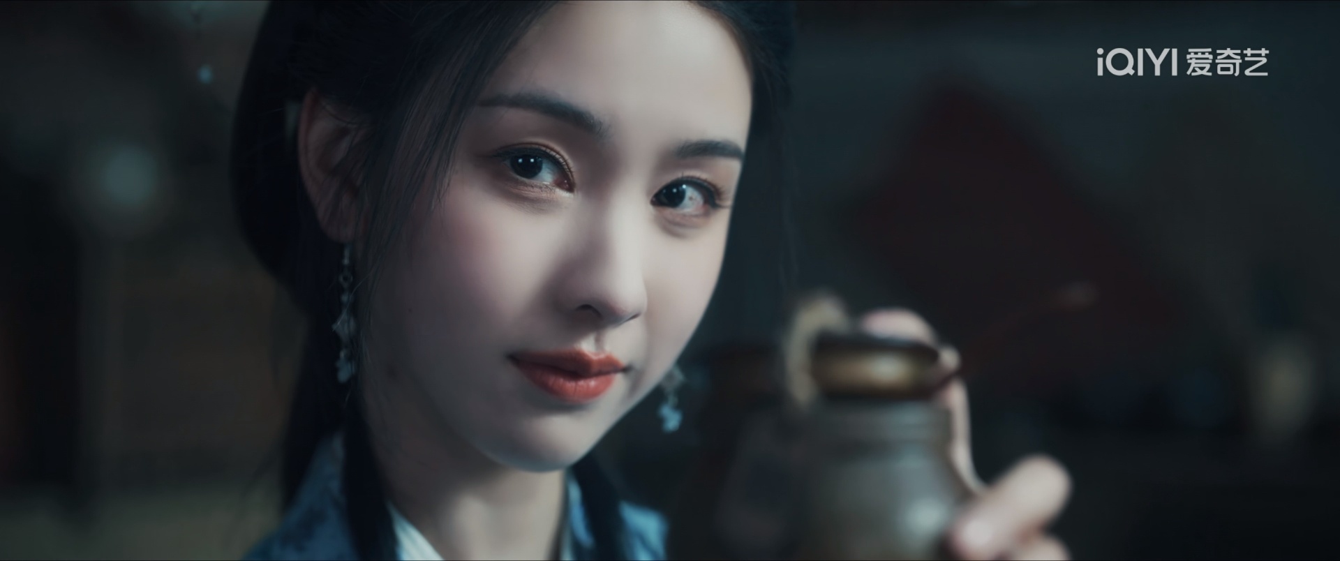 嘟在大梦里整体显得比她在其他古装剧里脸肿 ​​​