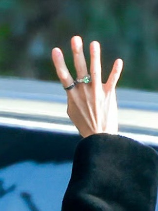 好喜欢手背这一块叫什么来着？骨节？ 