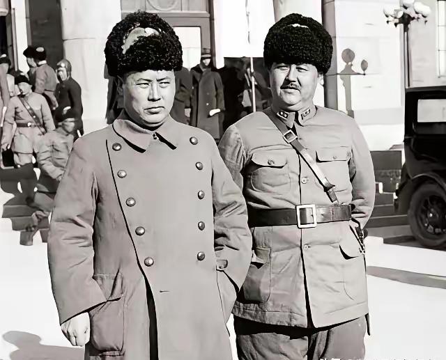 1949年初，蒋介石得知傅作义起义已成定局，这时他为了减少损失决定派飞机到北平接