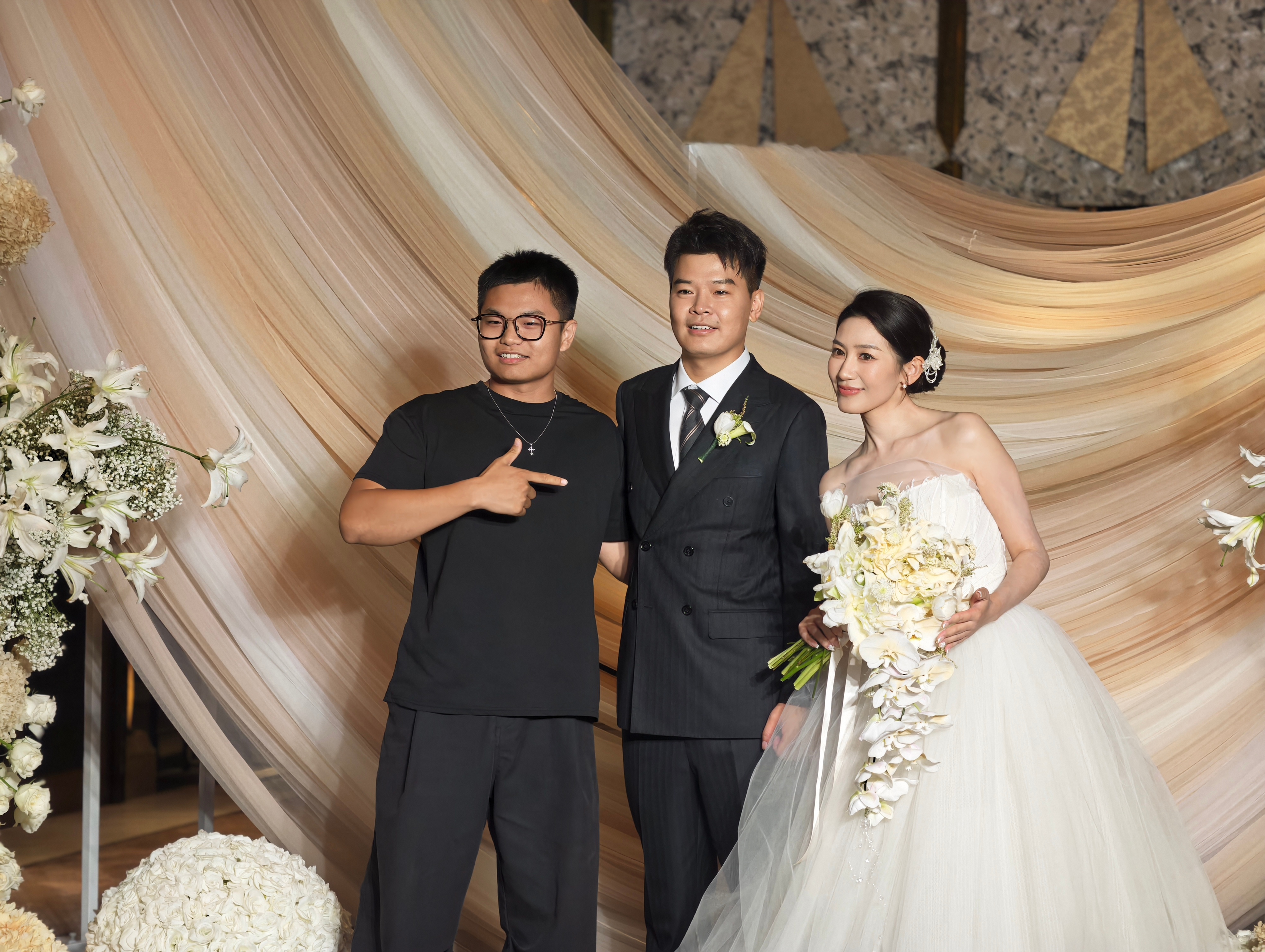 车评人小吕秋晨大婚俊男靓女！祝我吕哥晨姐早生贵子感谢我帮我拍的图1 ​​​