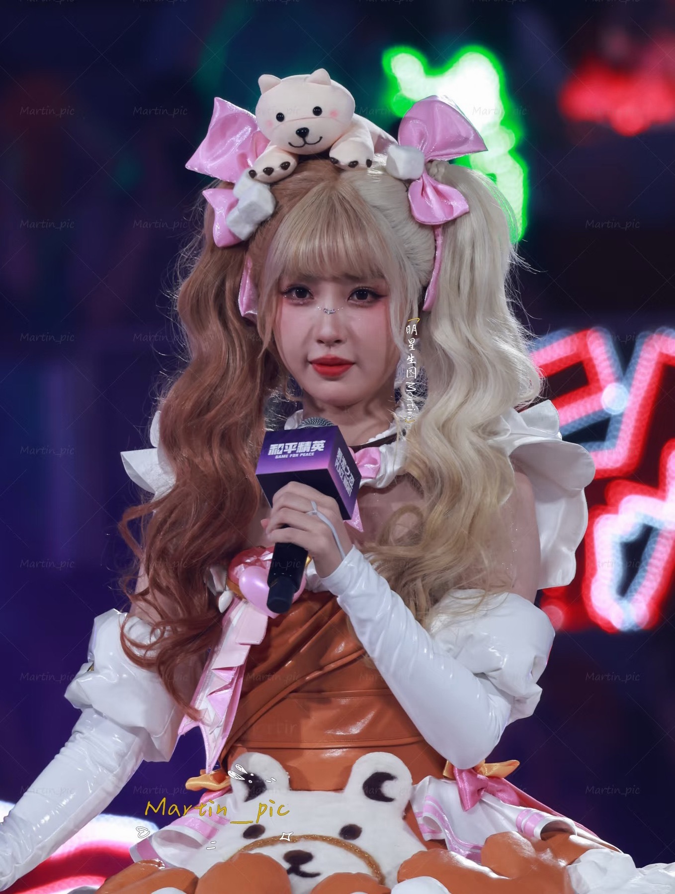 ？金鹤龙和杨单给窝鱼化的cos妆，谁更胜一筹… 