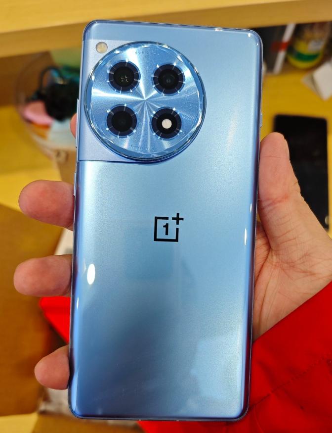 虽然以前是果粉，但换了安卓之后，iPhone缺点真的太明显了...尤其是续航，基