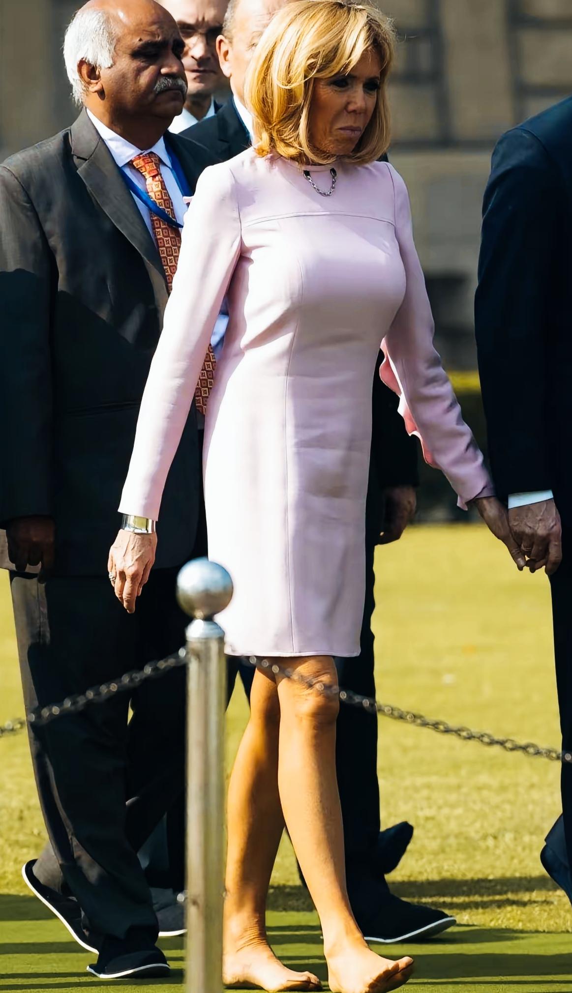 布丽吉特怎么没有穿鞋呢？
布丽吉特是因为什么原因，没有穿鞋呢？
布丽吉特走路的动