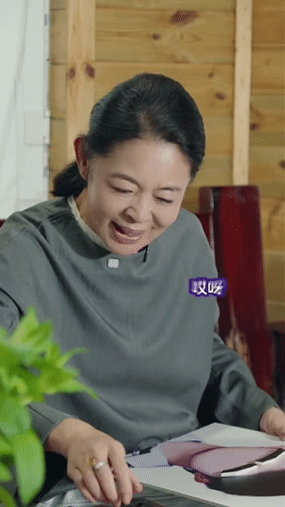 倪萍给TOP拼五官看到倪萍这波我真的是笑不活了，最后的结果怎么还有点诡异呢，完全