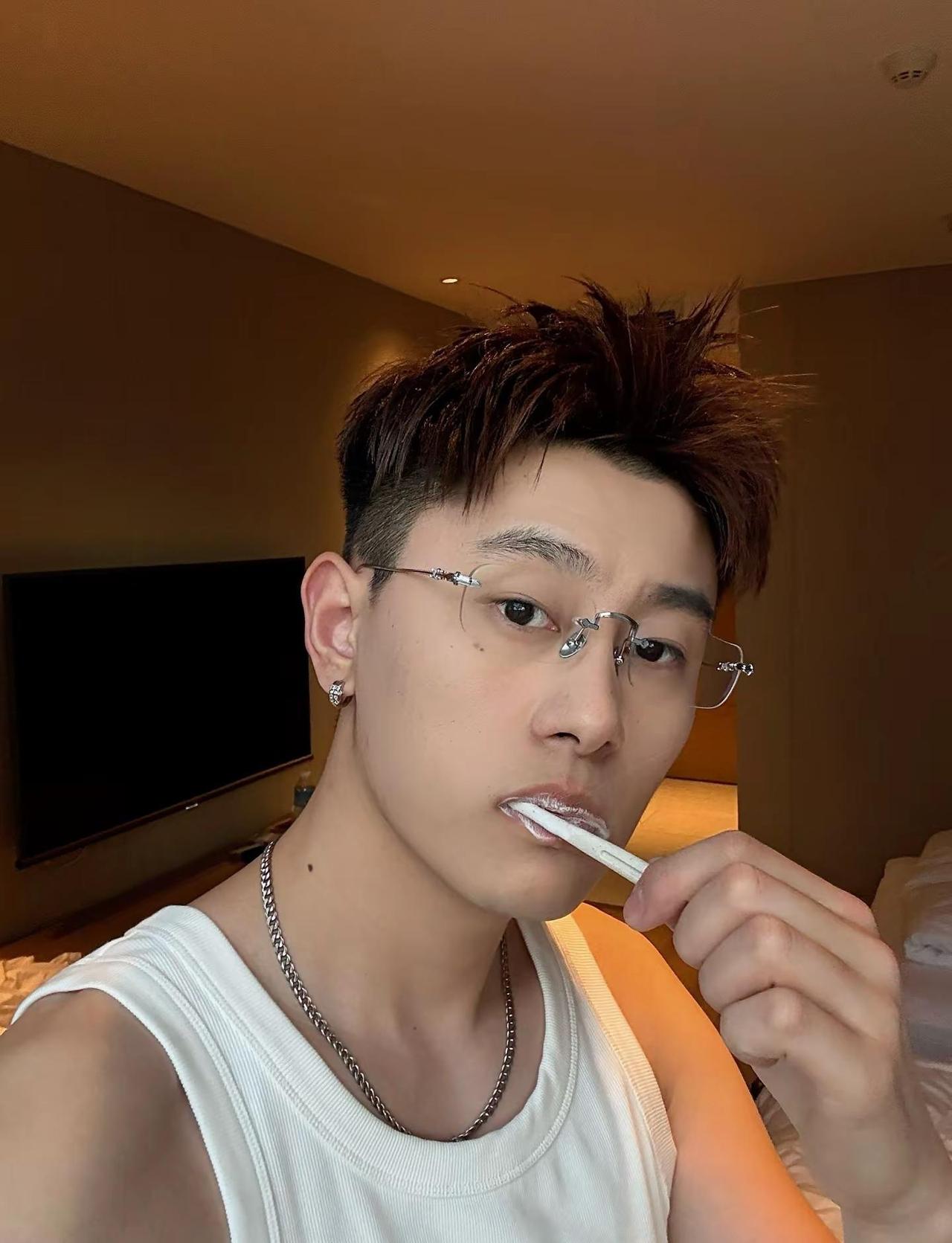 下班 每日分享 ootd博主日常穿搭 邓紫棋 大数据推荐给有需要的人