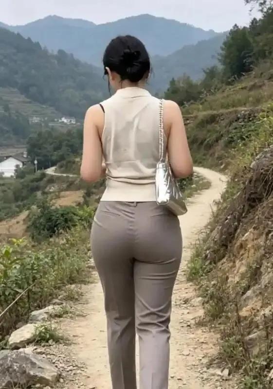 回家的路

世间有路千万条，
唯有那条，是通往家的方向；
最美的风景，不在远方，