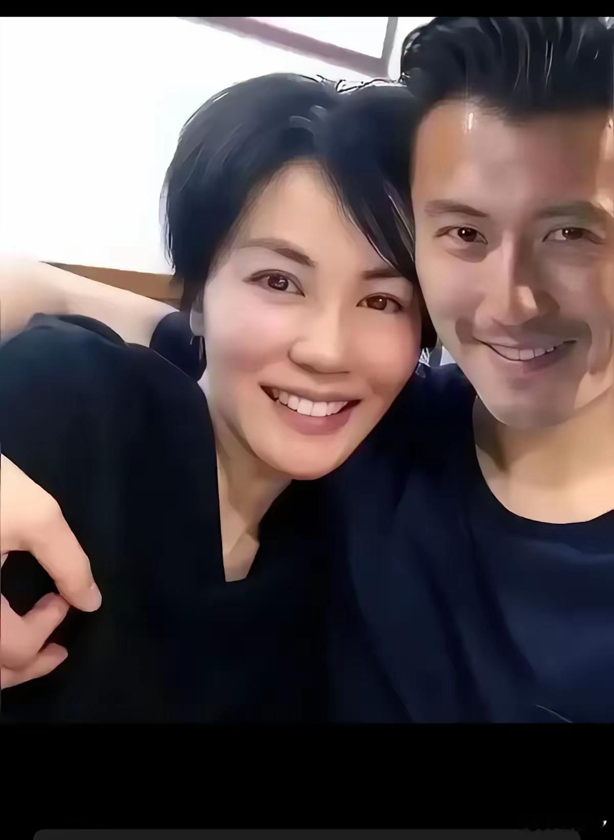 王菲和琼瑶的爱情观和生活方式有相似之处，两人都深爱着一个男人，但都没有得到完整的