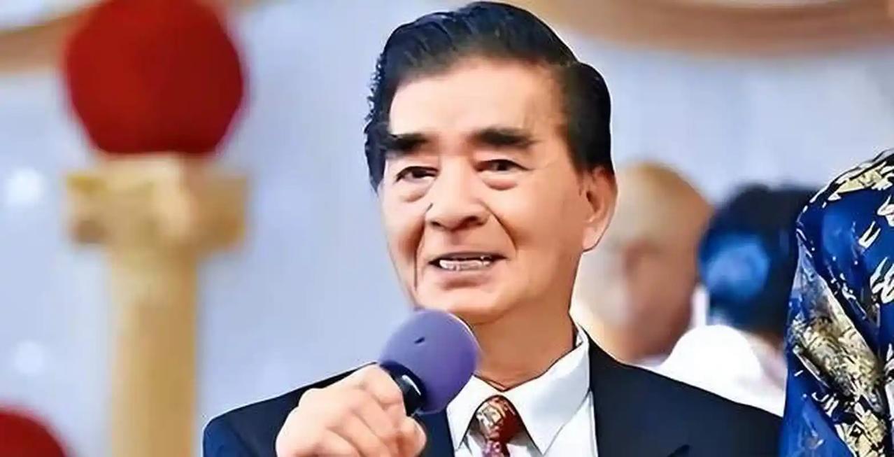 你敢信？被美国安插在中国潜伏30多年的间谍头子，居然是个天天挂着笑脸、四处捐钱做