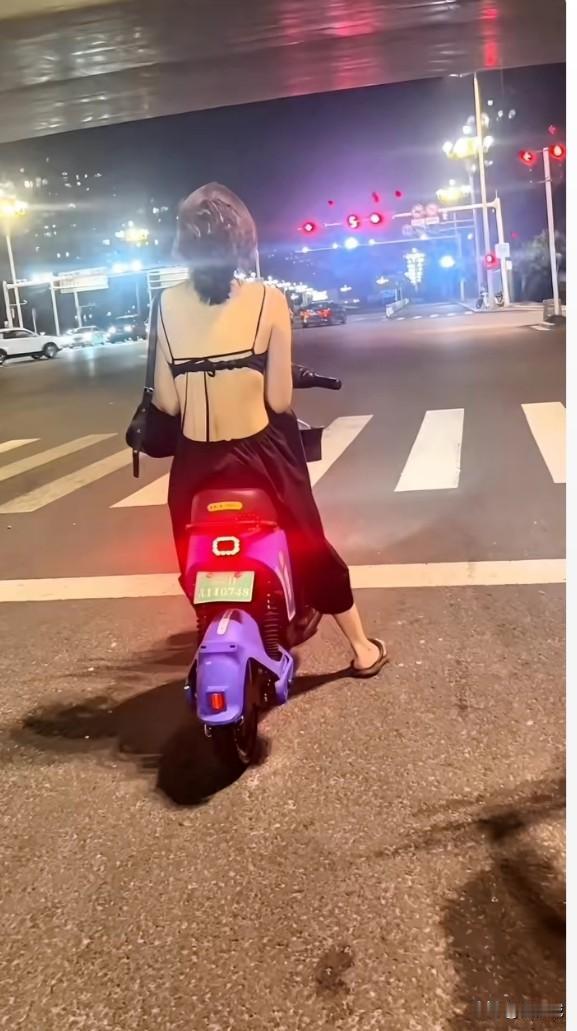 穿这么少不冷吗？