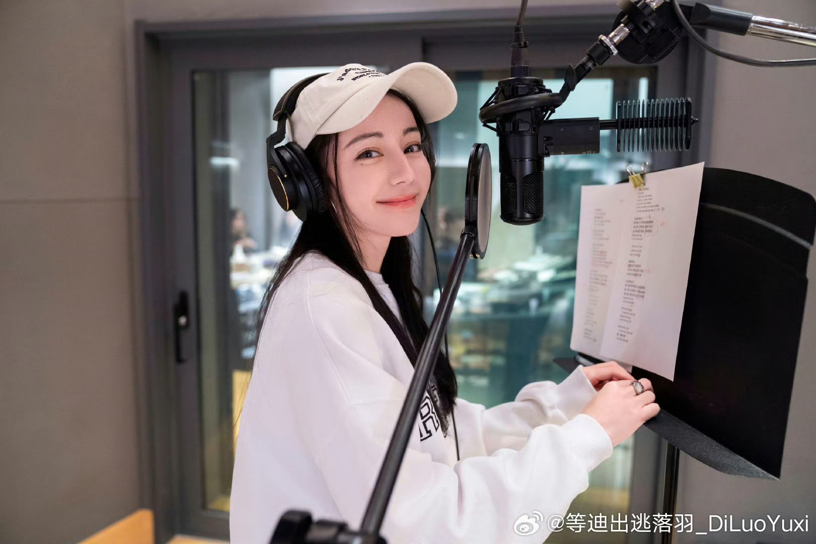 迪丽热巴钰珑迪丽热巴功夫女足 一只认真唱歌的小猫🎶 