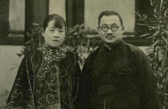 1967年8月，孔祥熙病重。他在临终前握着宋霭龄的手，悲痛地说：“咱们孔家，富可