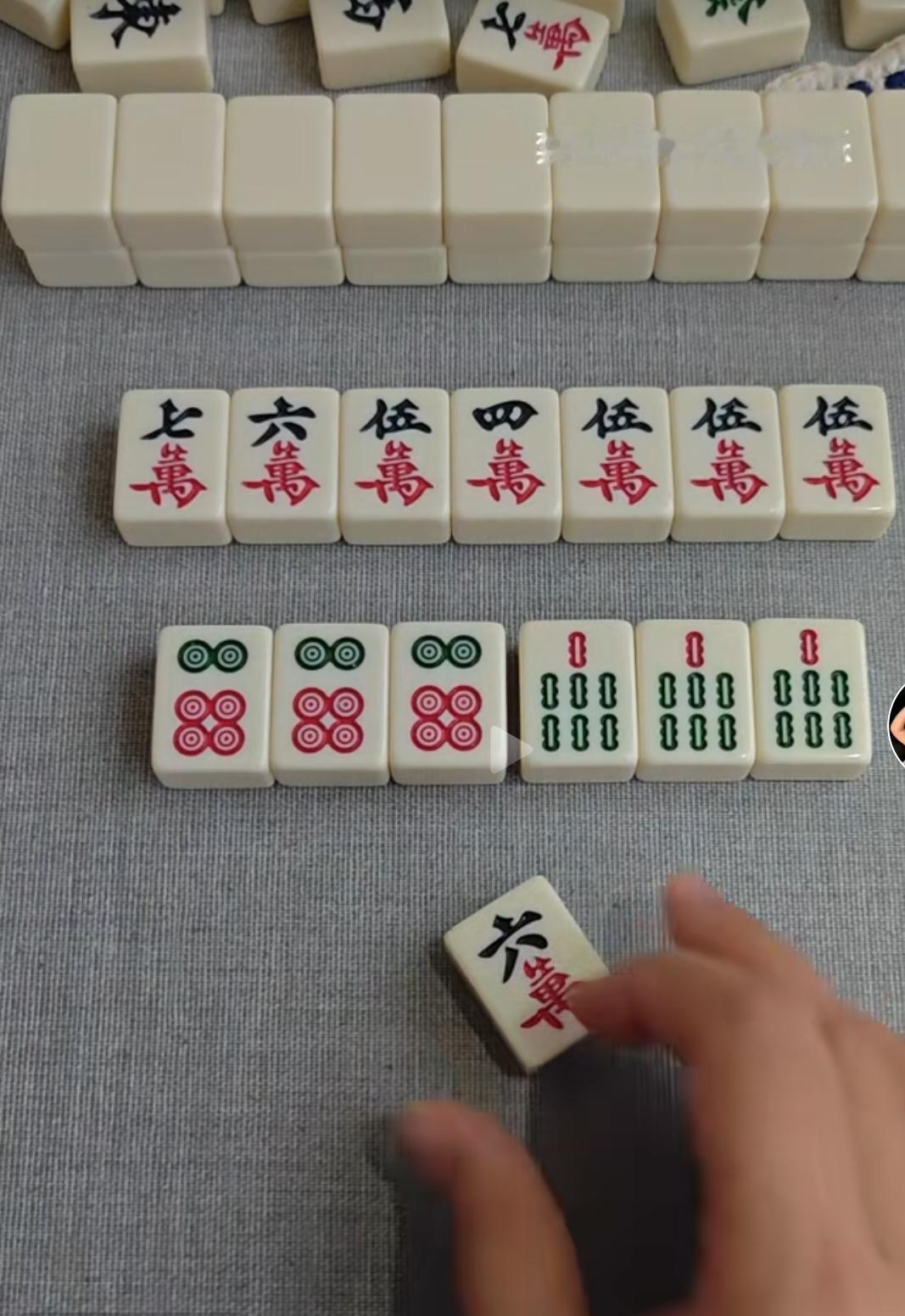 几年没打麻将了，这付牌自摸六万能胡吗，大家帮忙看看。