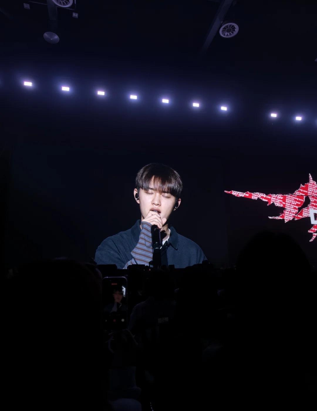 我对嘟的依赖程度
就是在现场都要刷他的视频[害羞]
