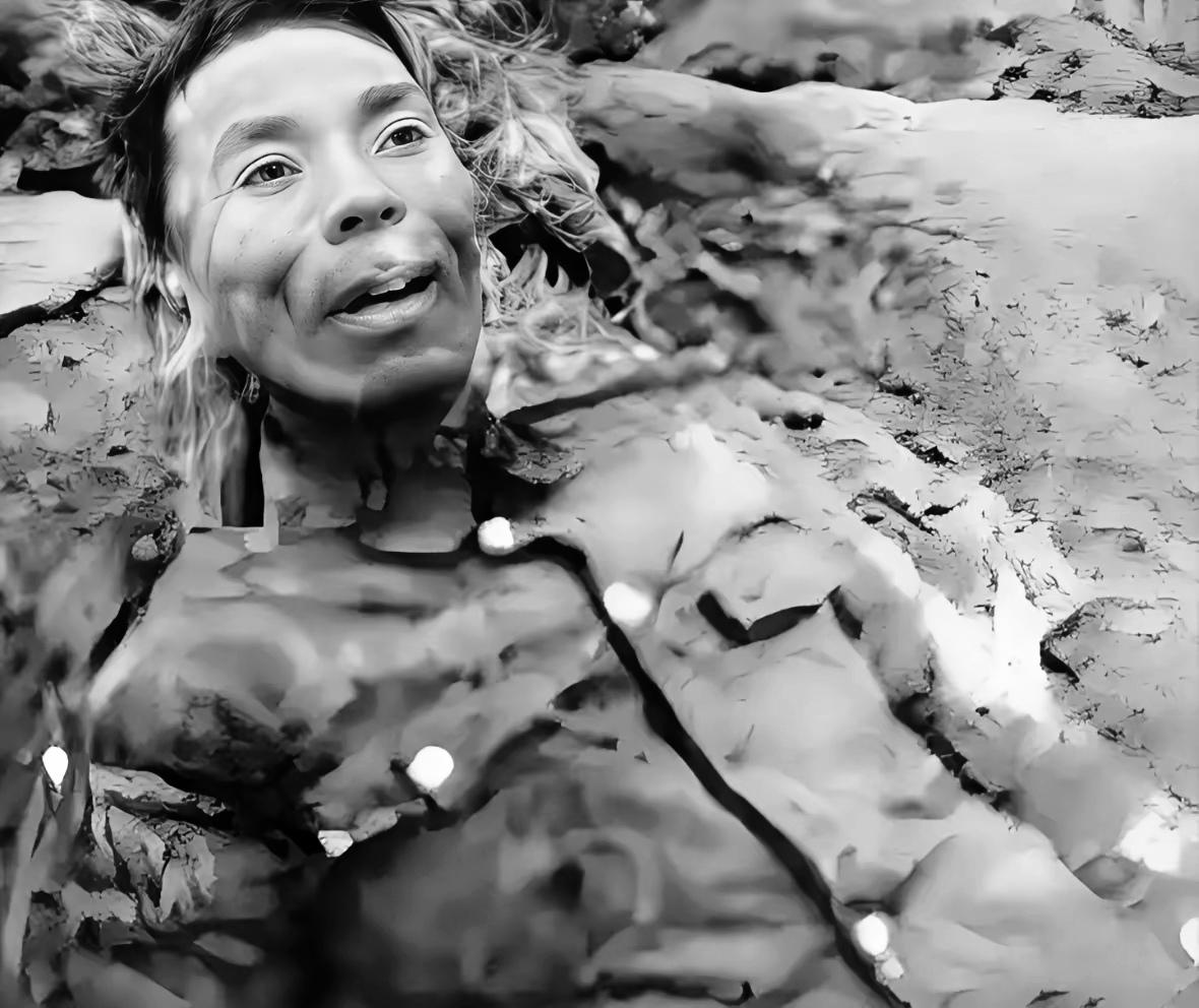 1946年，人和圩外头的土坡上，戴之奇帽子甩一边，身子一挺不动了。

粟裕那边撂