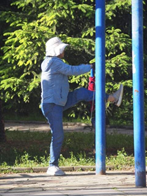 65岁阿姨每日踮脚健身，半年后脑梗离世，医生：踩中4个健身大忌