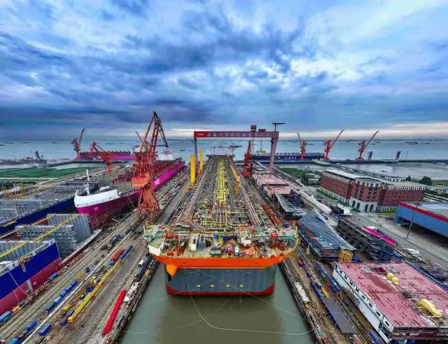 中美造船天差地别！中国造船占全球56.1%，美国却怒砸700亿妄图逆袭..
 