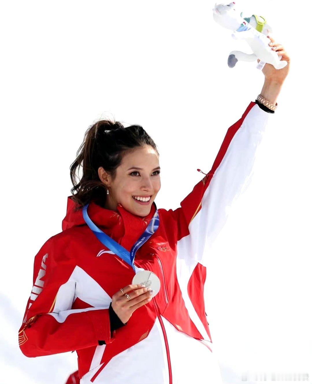 谷爱凌被迫损失1天U池训练时间赛程冲突太无奈！大跳台决赛与U池首训完全撞车，谷爱