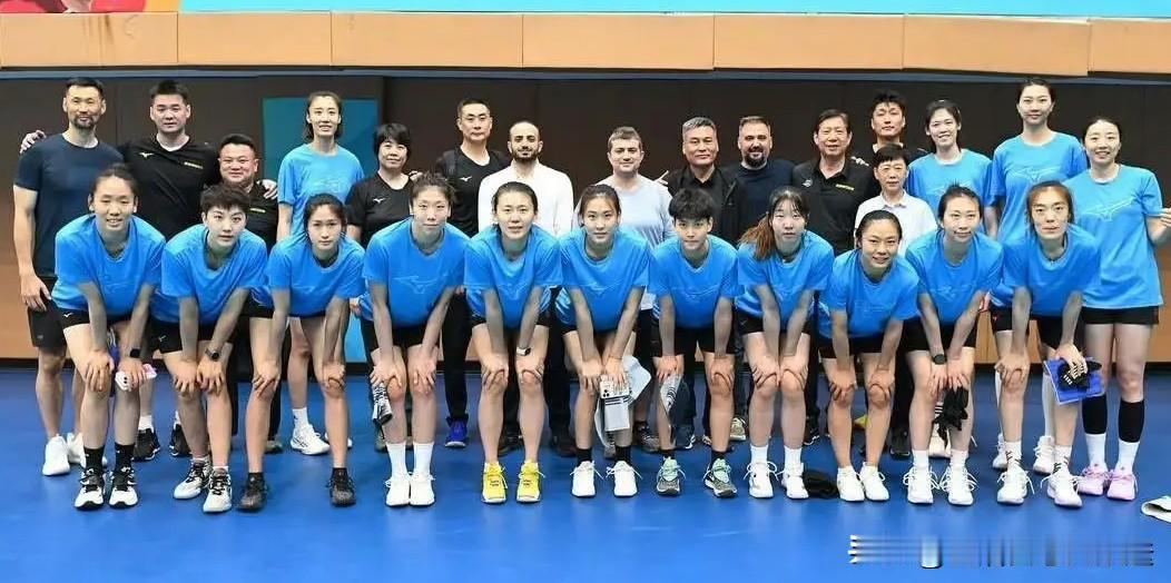 天津女排公布15人大名单[玫瑰]

1，李盈莹（现役国手+出生于2000年）
2