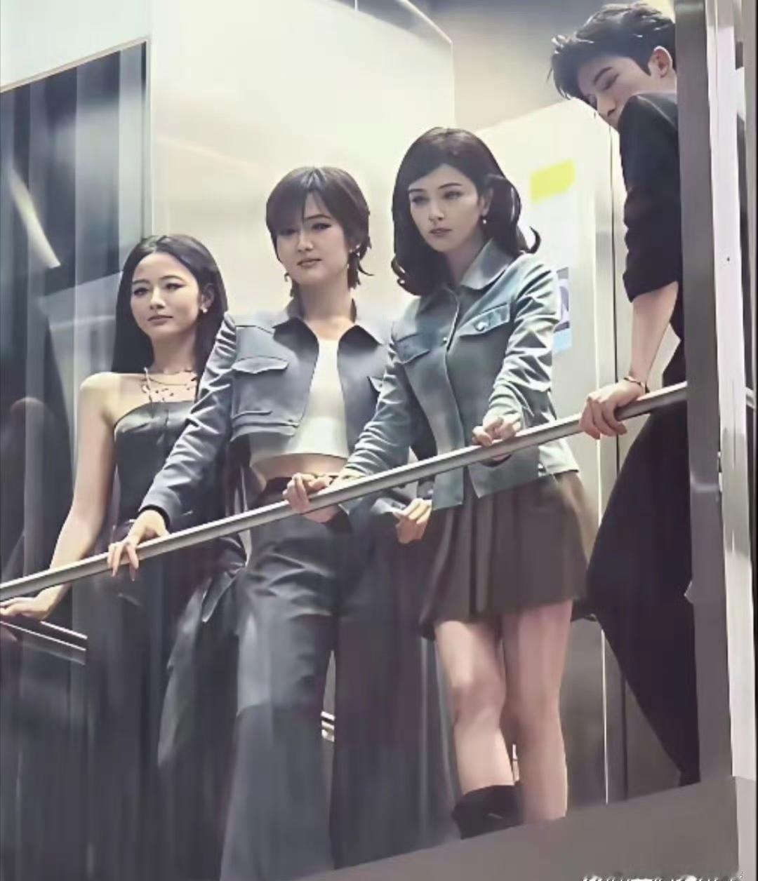 突然有点懂于正了，赵晴那模样老好看了 ​​​