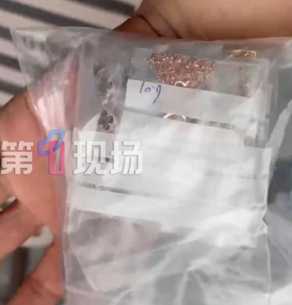 又是在深圳水贝！女子捡到一包黄金，价值超5万元！她立马报警......

往来于
