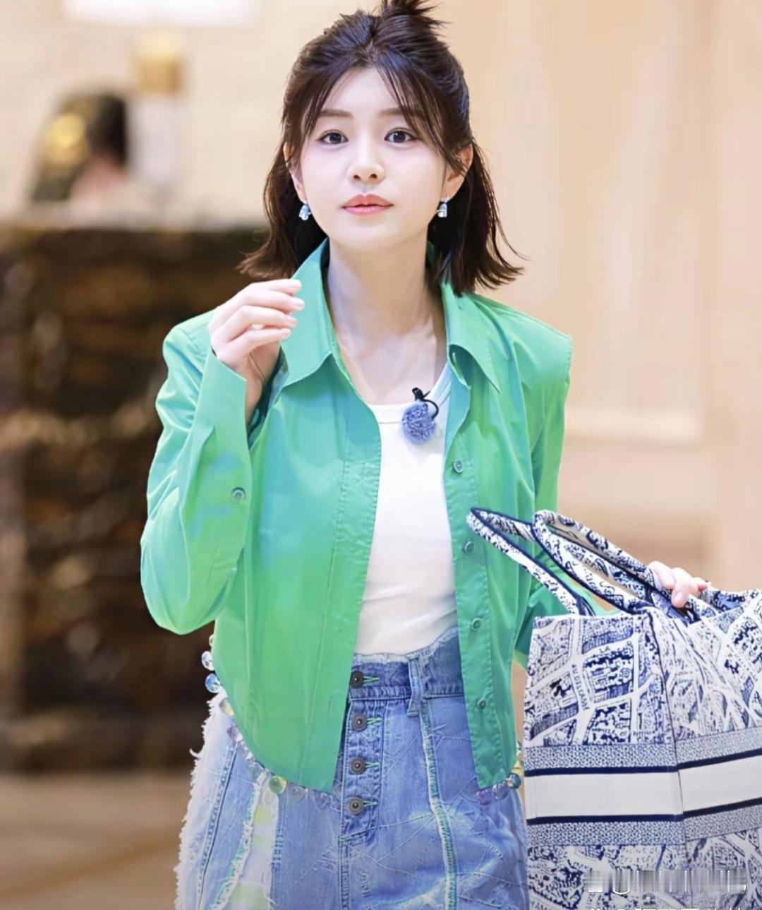 43‎岁的陈妍希，‏﻿少⁠⁠‎女感还是满满的。 