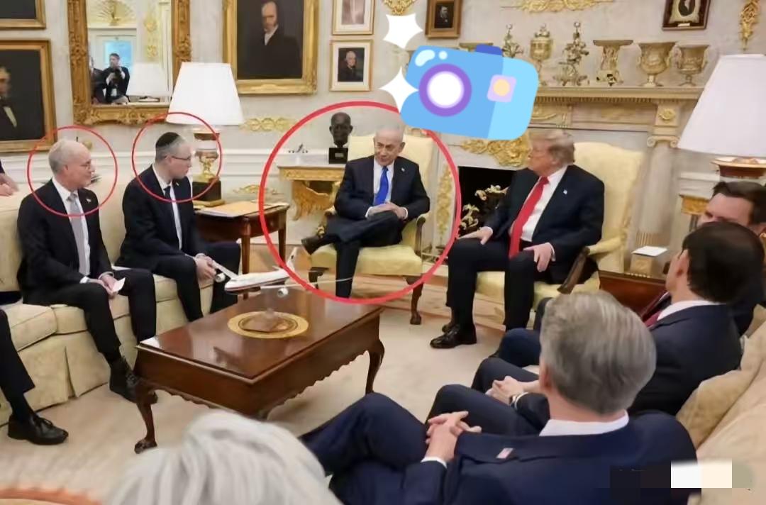 凌晨，美国总统特朗普在白宫与到访的内塔尼亚胡会晤时，内塔亚胡表现出的过于松弛和傲