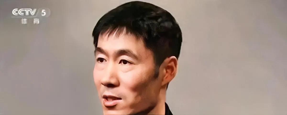 亚锦赛开场就炸锅！

中国国旗竟被塞边角？

印度球馆挂错旗这事，哪是
