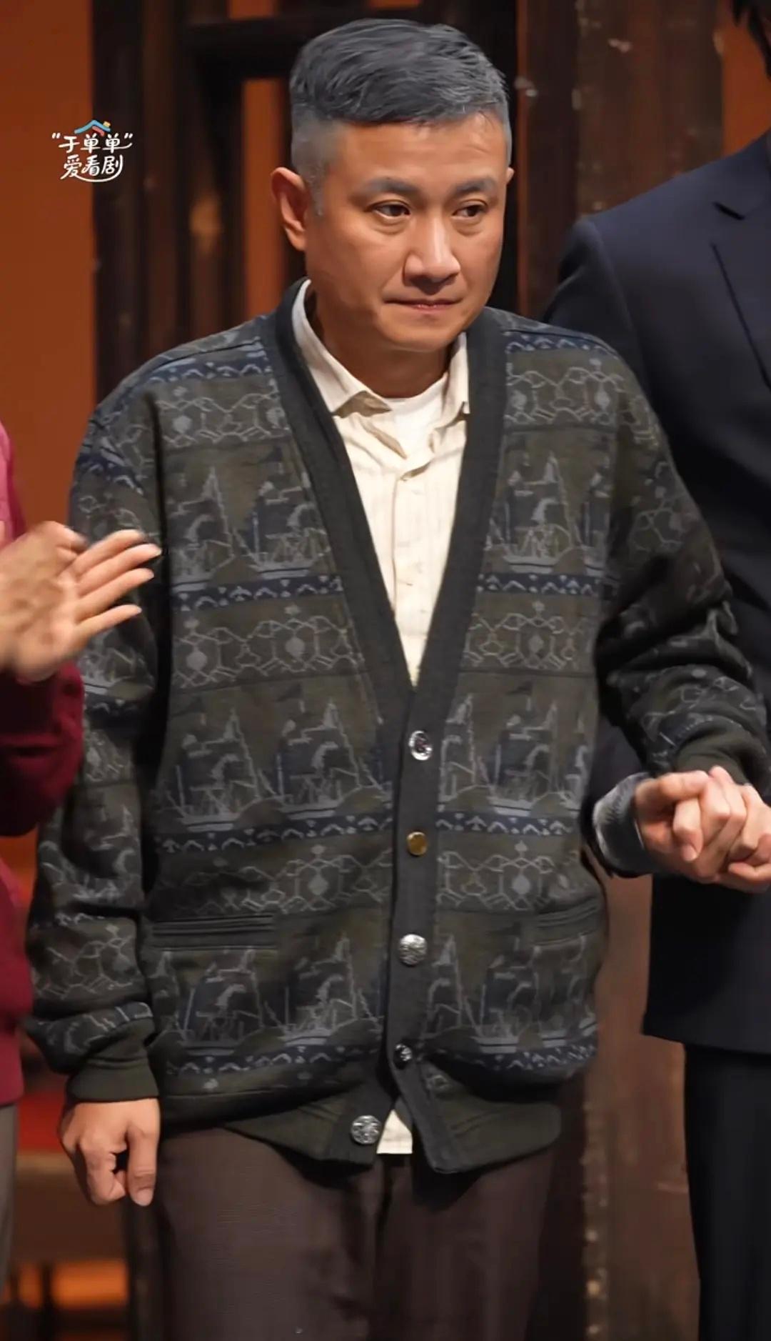 文章近期的话剧状态看着老了不少，胖了，不晓得是话剧的妆造还是啥的，比马伊俐小八岁