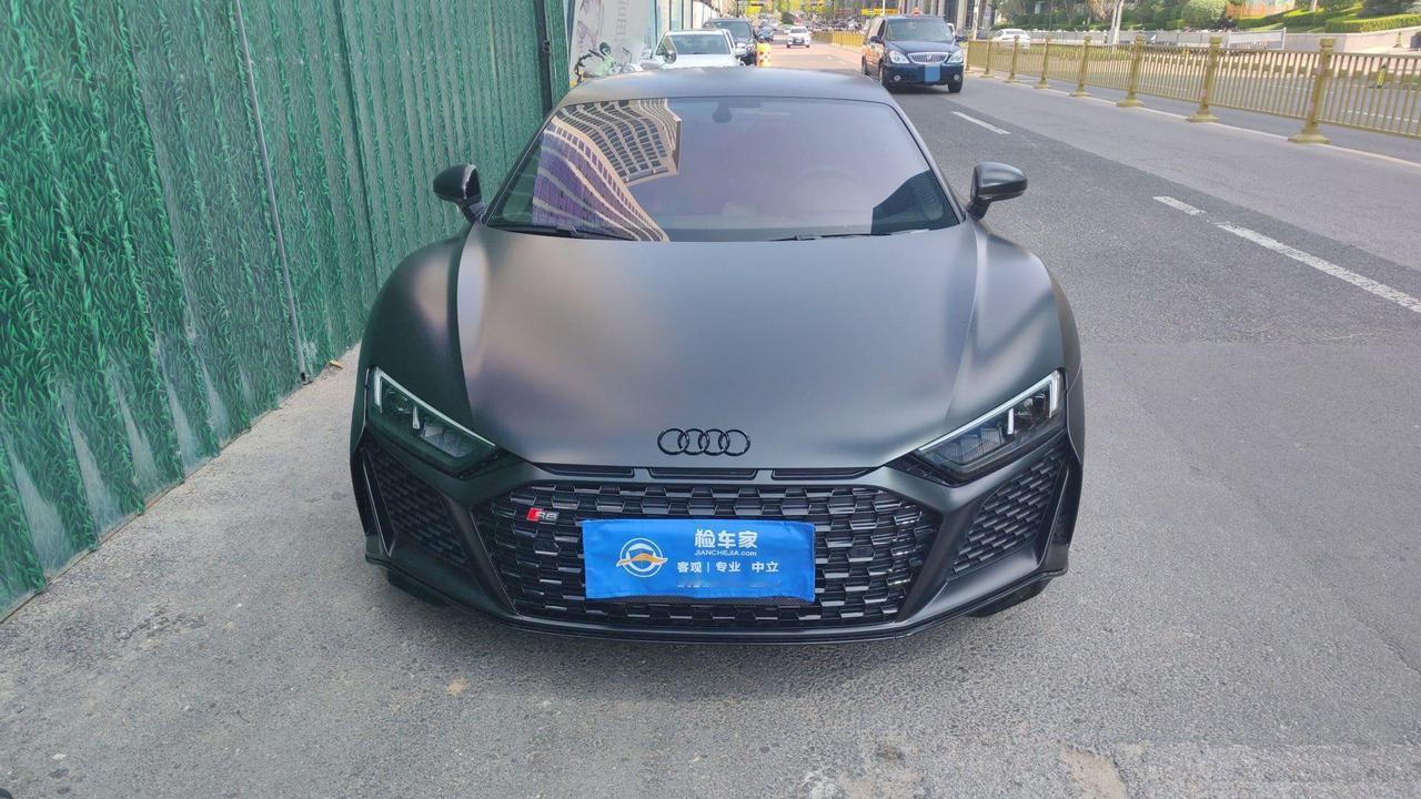 250万买辆车，两年时间只开了400公里，真是有钱任性！
前段时间验了一台奥迪R