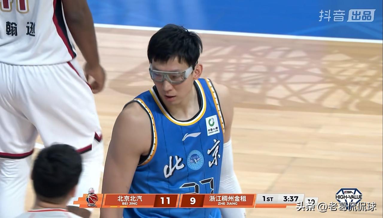 北京北汽巨星周琦的罚球真是大有起色！在今天北京北汽主场以88：75战胜浙江稠州金