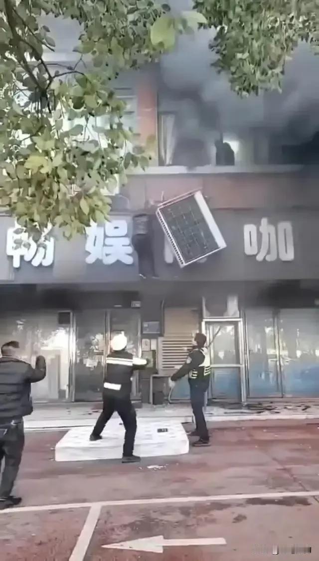 马上就要过年了，三把大火伤亡69人，太让人痛心了！

在河南，1月19日晚，方城