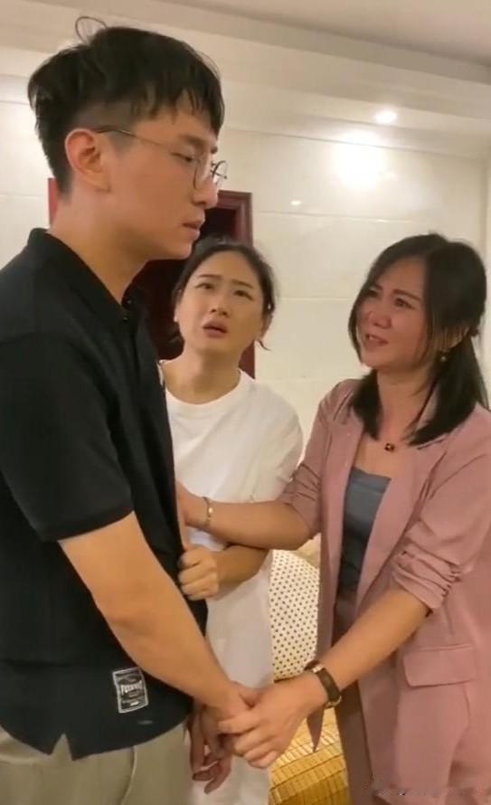 山西一个上门女婿被岳母扇了一耳光，当天夜里就把自己赚钱买的房子打六折甩卖了，没想