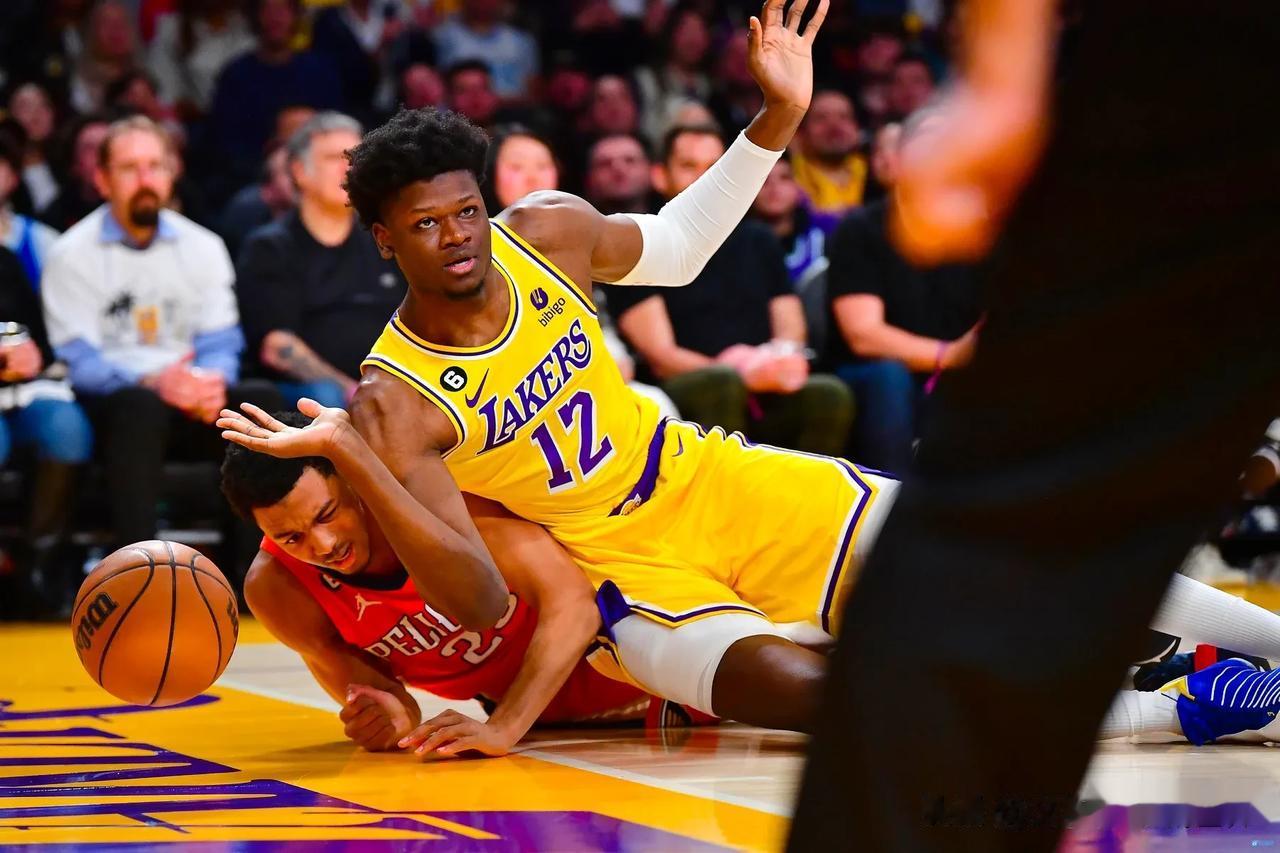 北京时间7月6日NBA76人队宣布与前湖人队中锋球员班巴达成一份1年的短期加盟合