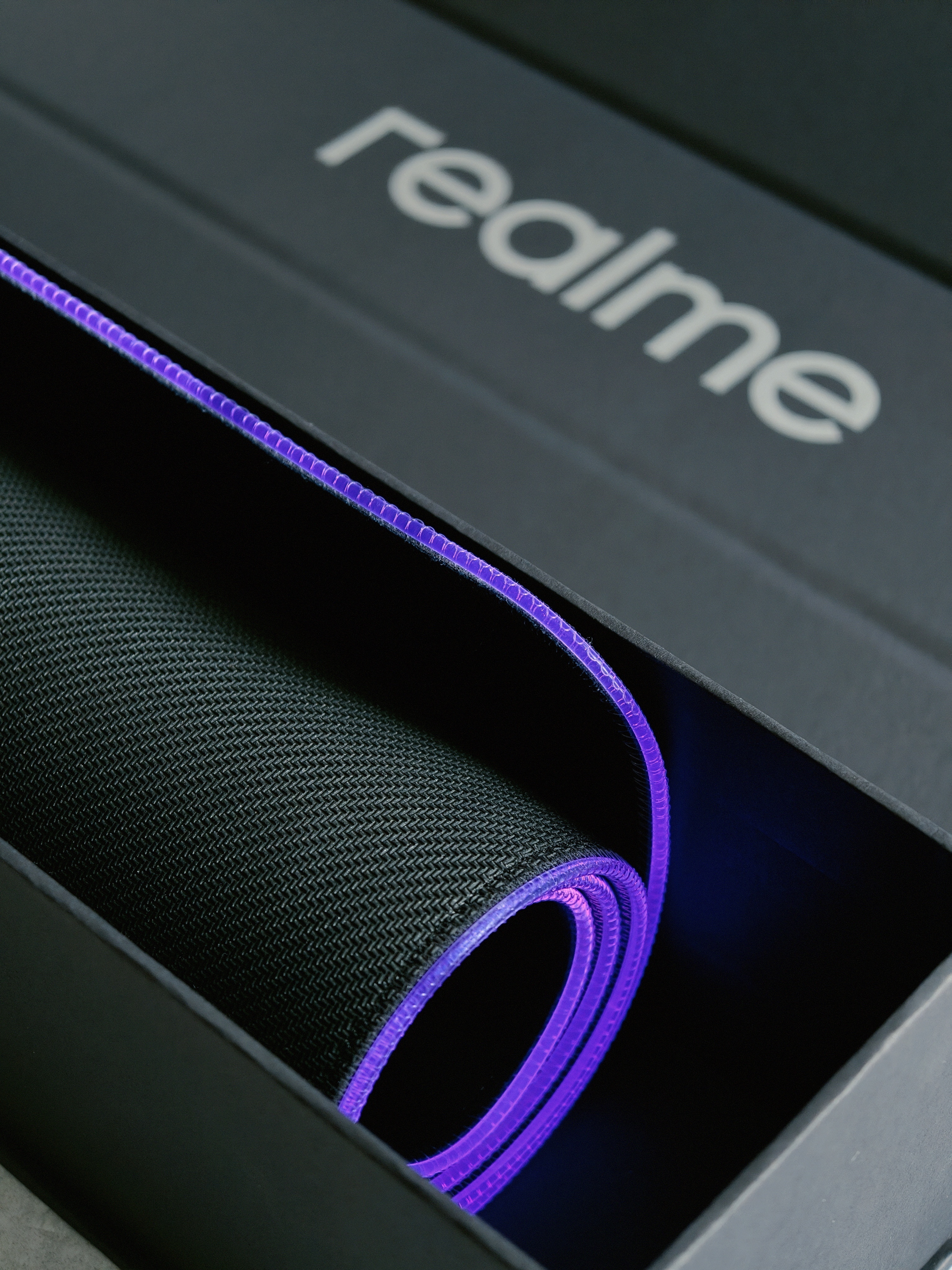 下周四，狠超上限的真我neo8 就能和大家见面了。到时候把这张RGB鼠标垫抽给大