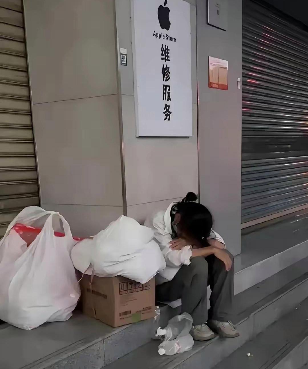 一碗冰豆花救了崩溃求职女生：人跌到谷底时，实在的善意远比空话管用。刷到成都这件小