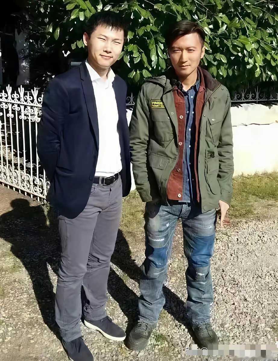 谢贤180，狄波拉164，这俩人都不矮，为啥谢霆锋看起来像165？