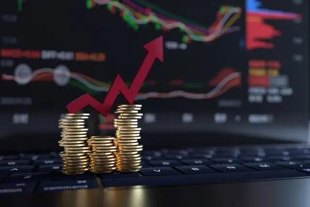 先看数据，今天大盘看着稳，但超3000只个股下跌，跌幅中位数-0.5%，两市成交