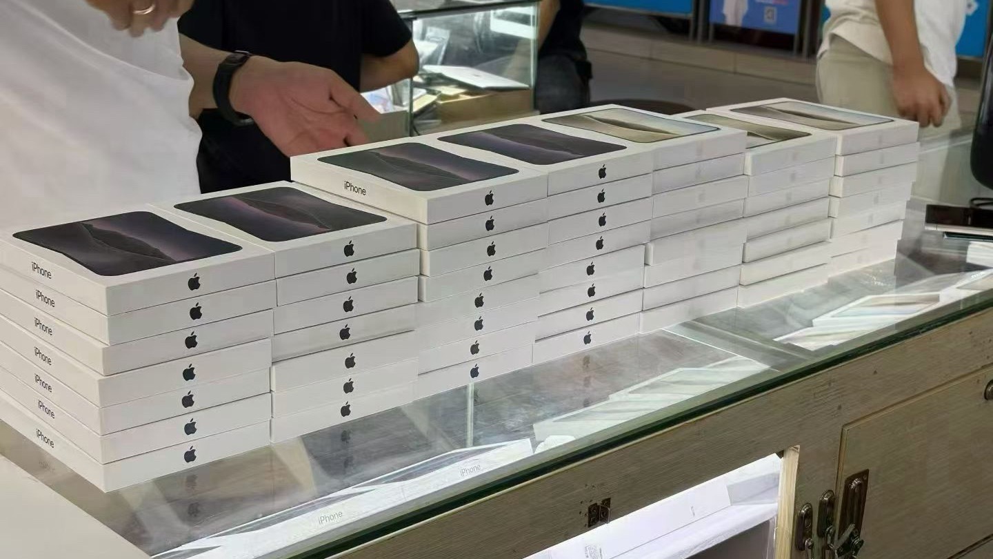 iPhoneDuo黄牛囤货亏损预售日抢光光，首销溢价归零，黄牛亏到泪奔。其实绝大