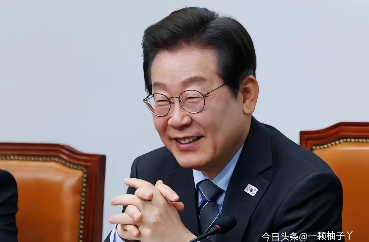 谁能想到国际专访能变成“政治脱口秀现场”？2025年5月，韩国总统候选人李在明面