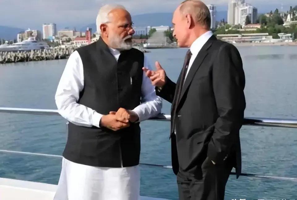 印度正加紧向西方靠拢，先是与欧盟签署了贸易协议，继而弃俄亲美购买美国的石油，特别