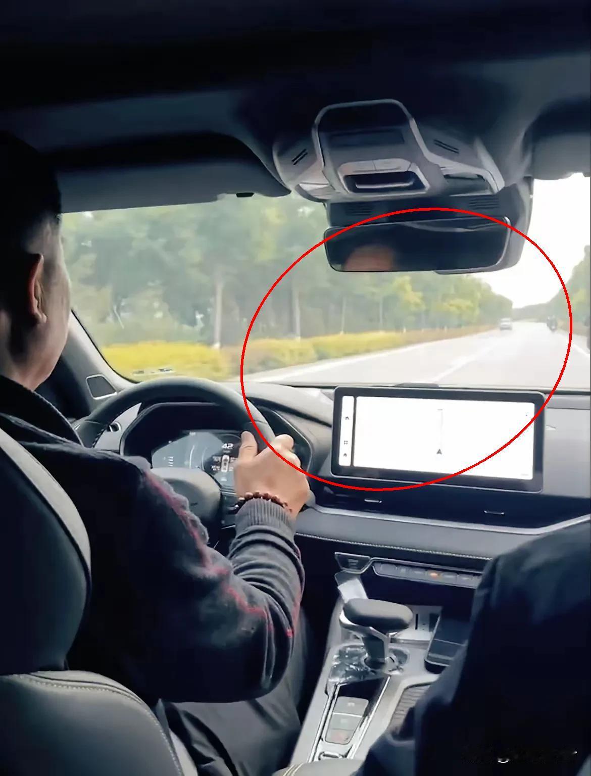2025年5月31日起，车辆年检迎来八项便民调整🚗
新规聚焦年检流程简化和电子