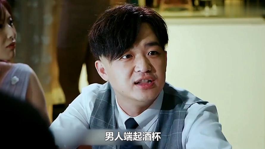 5月13日，包贝尔在节目中分享医美踩坑经历。他称早年为抗皱打肉毒，术后额头变平、