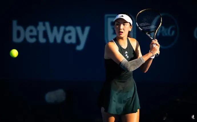 北京时间8月11日，2025年WTA1000辛辛那提站，中国金花王欣瑜3-6和2