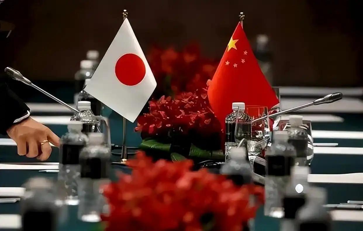 中日关系崩了，所有人都以为日本是在替美国冲锋、替台湾站台！错了！真相是：日本政府