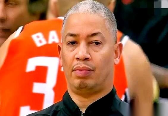 我差点就信了，真的。
半场打完，领先掘金，轰了68分。我当时就想，行啊，今天这帮