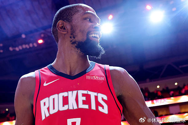 休斯顿火箭队凯文·杜兰特的首个赛季已结束，这也是他NBA生涯的第18个赛季。37