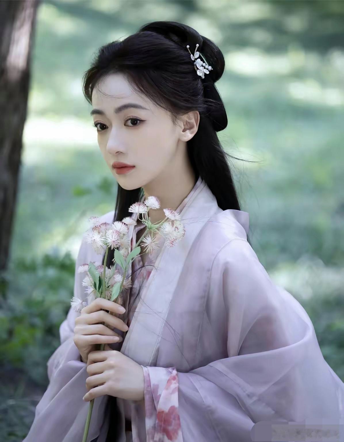 大家有没有发现一个规律甚至可以说是玄学，白鹿是很火，但都不是拍于正的剧火的不管是