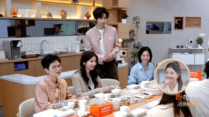 孟羽童嗑cp嗑到正主面前孟羽童当面嗑卓晴CP谁懂啊！孟羽童在初入职场金融季嗑卓晴